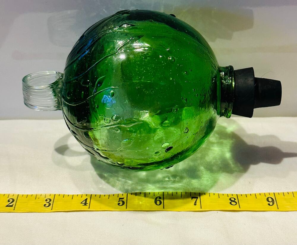 Par-A-Sol Hand Blown Glass Globe Green Hummingbird Feeder 8” x 6” Garden summer
